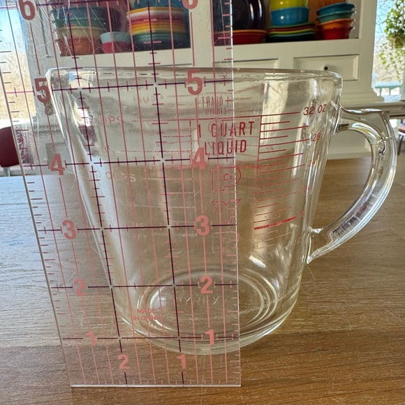 Vintage Pyrex Clear Glass One Quart Measuring Cup with Red Markings - Picture 3 of 7